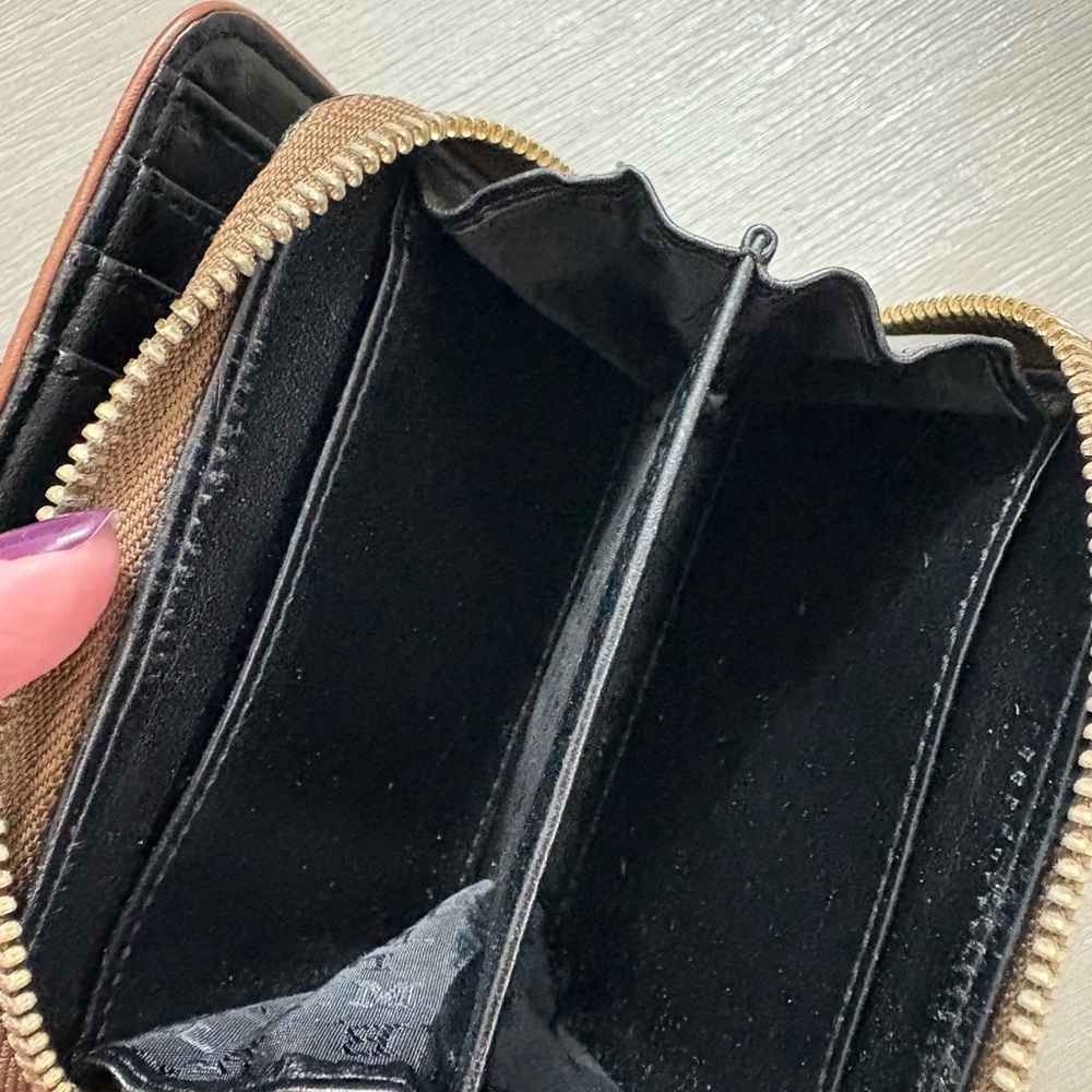 L.A.M.B. Geometric Black and Tan Wallet - Picture 4 of 4